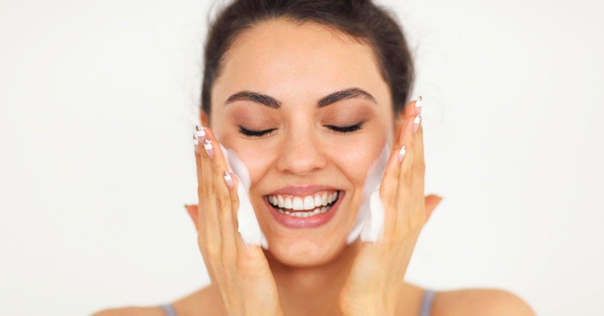 Foam Vs Gel-Based Facewash: What Should Be Your Pick This Winter - Oshea Herbals