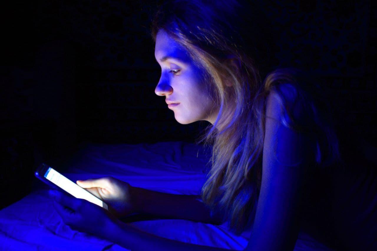 Blue Light and Tan?- How does it damage your skin? - Oshea Herbals